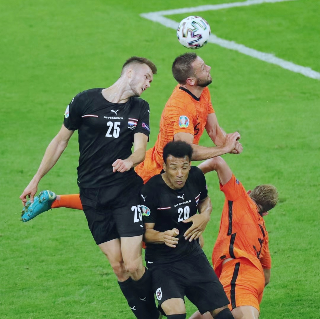 荷兰 02 不敌捷克无缘欧洲杯 8 强,如何评价这场比赛?