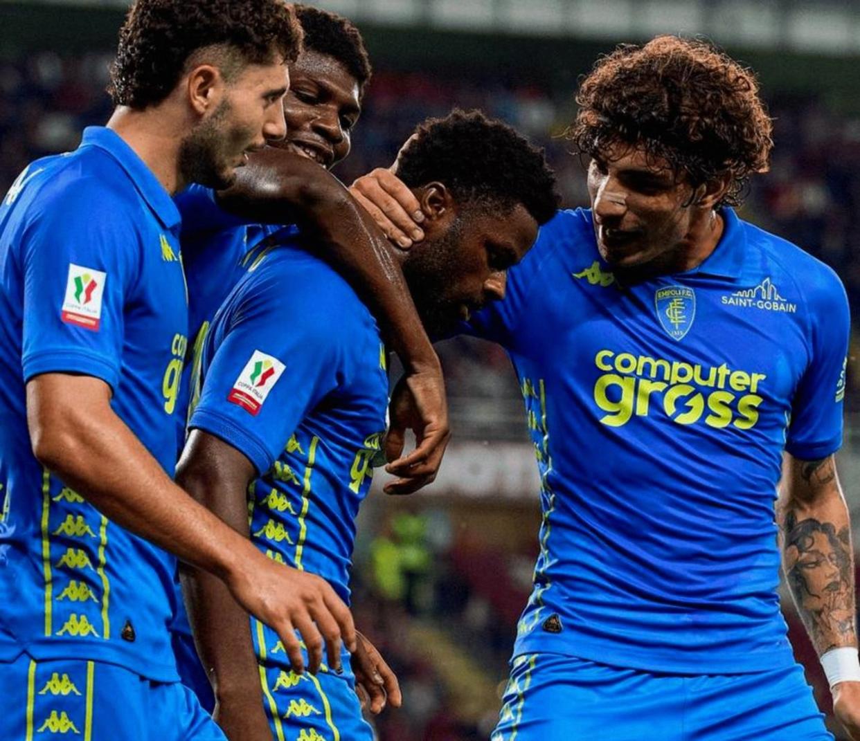 包含亚眠主场失利，主帅面临压力考验的词条