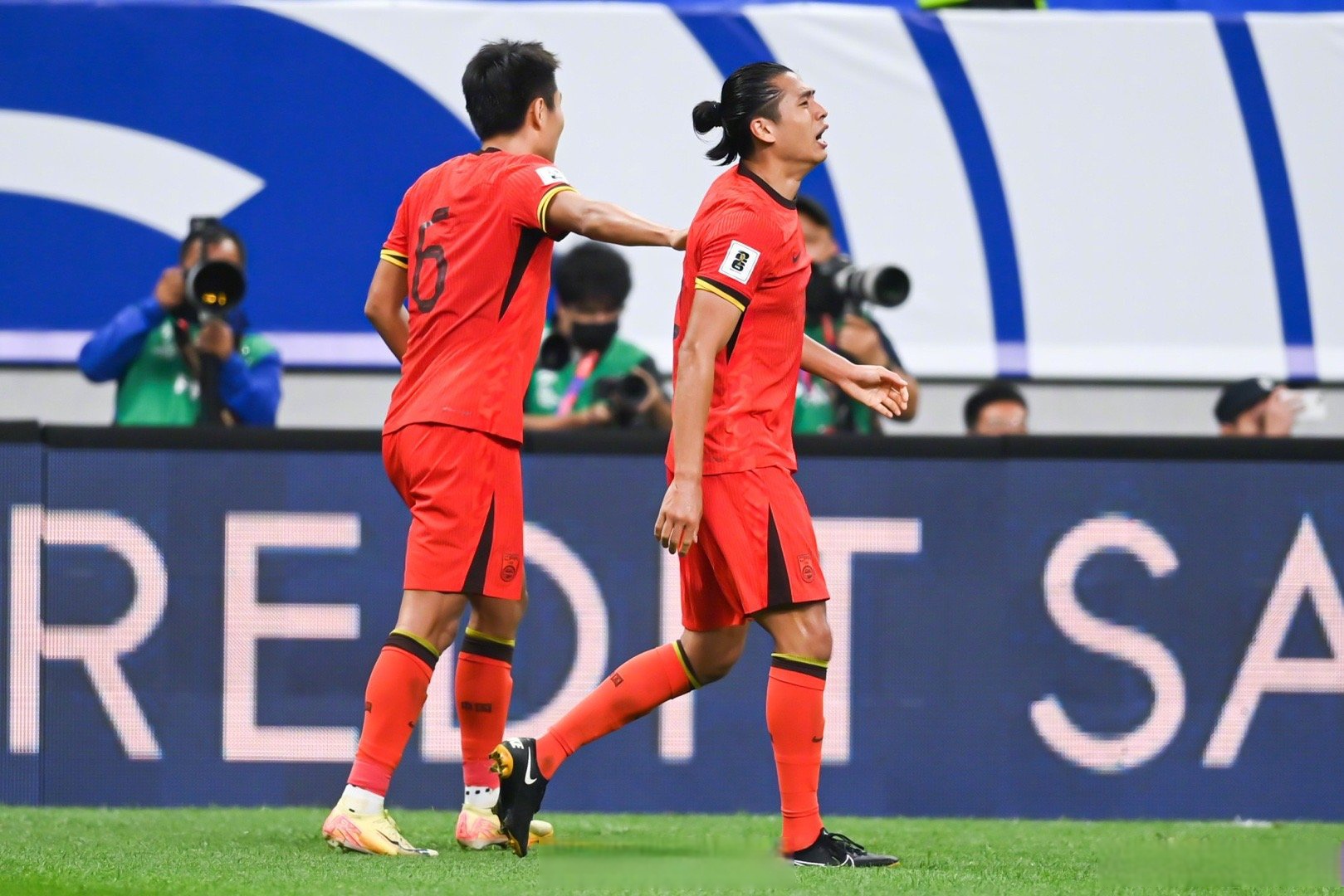 中国女足备战力求突破，战术调整不断