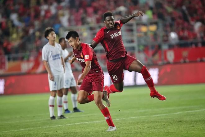 河北华夏幸福击败上海申花,取得重要胜利的简单介绍 河北华夏幸福击败上海申花,取得重要胜利的简单介绍