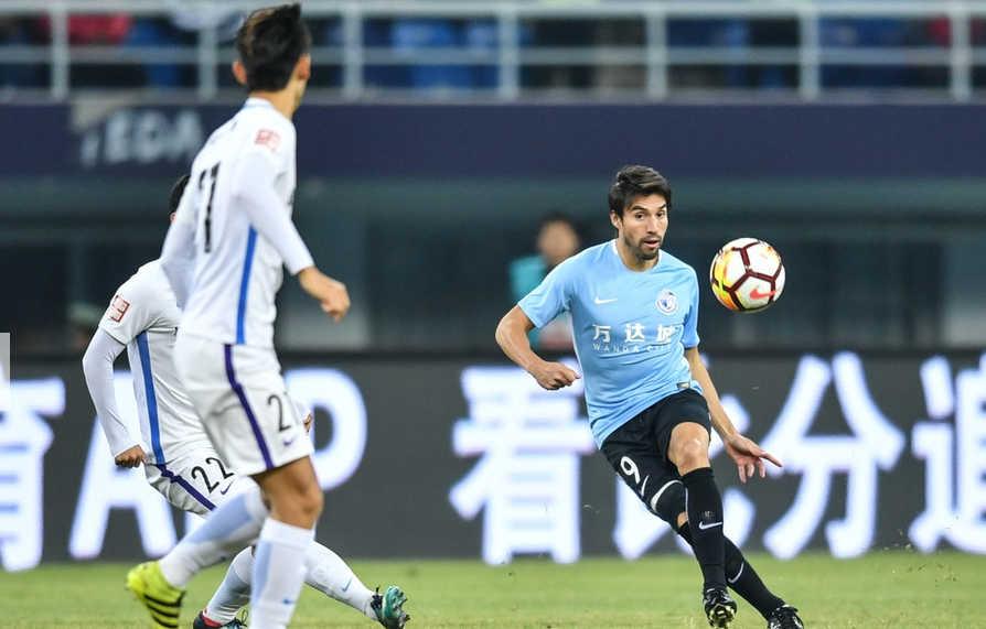 大连一方客场逆转取胜，豪取三分(大连一方客场逆转取胜,豪取三分球)