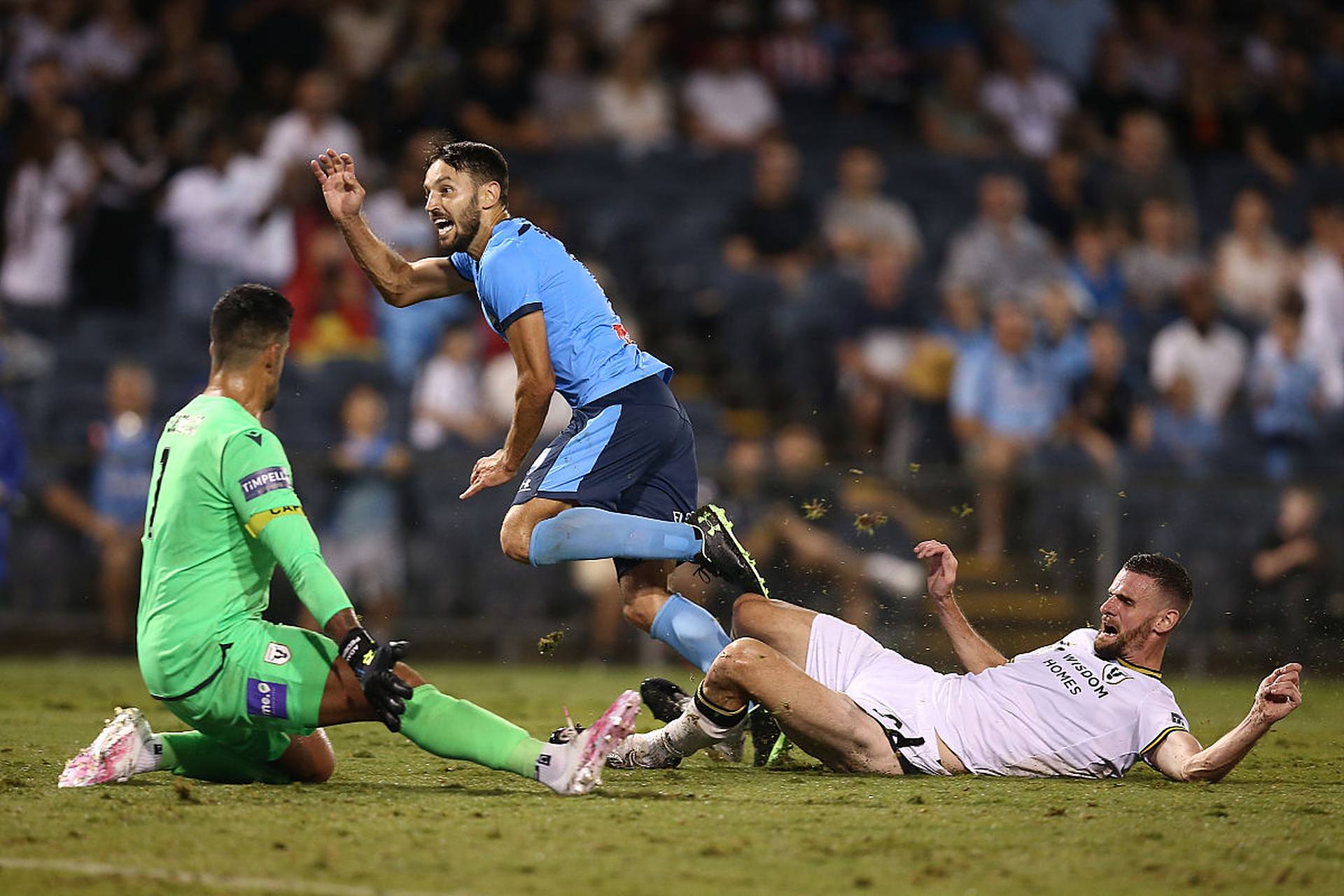 柏林联队迎战强敌，球员备战备战热火朝天的简单介绍