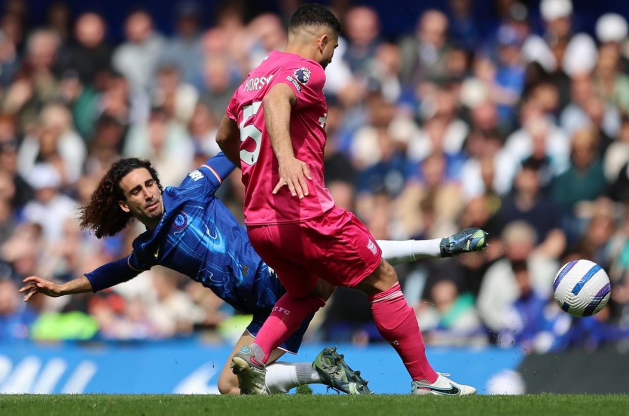 关于切尔西客场逼平对手，球队表现平平的信息