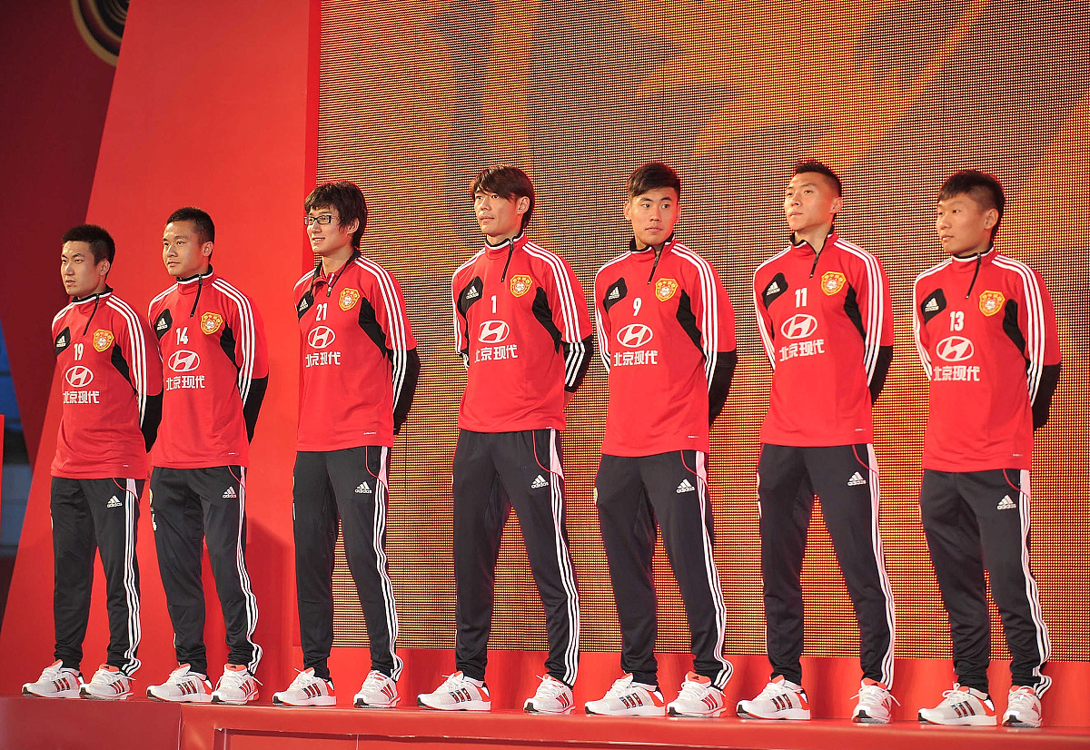 每一个球员都在用行动诠释着团队的精神英语